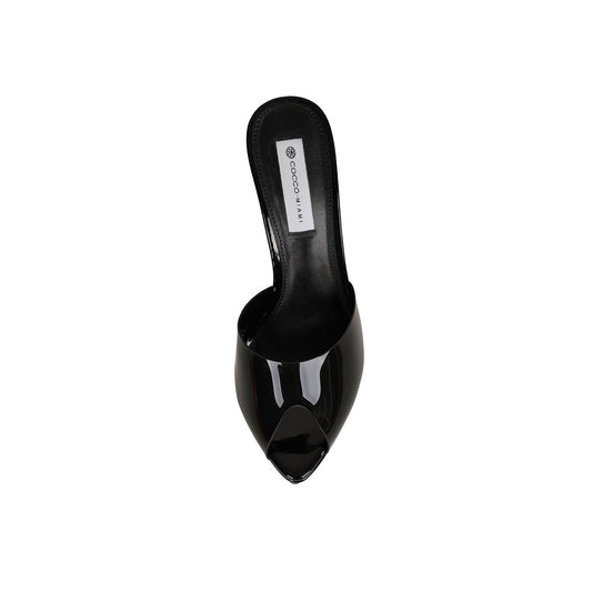 Vega platform sandal in black patent leather, top view of the footbed