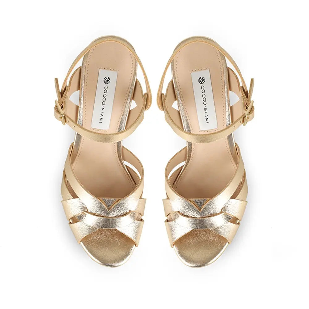 Tainara wedge sandal in gold leather, detail of the ankle strap