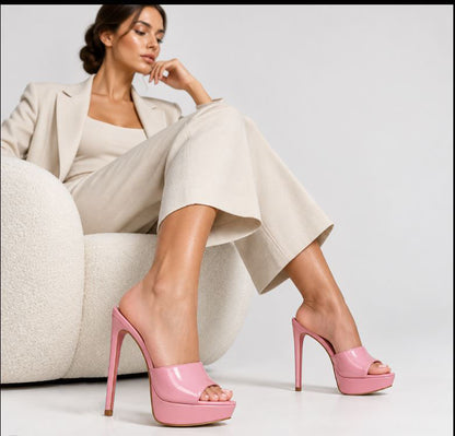 Mule de plataforma Sofia em verniz rosa