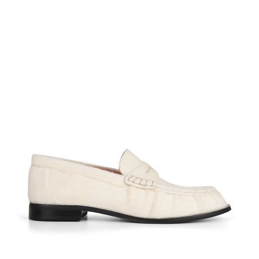 Mocasín Martina de piel con pelo hueso
