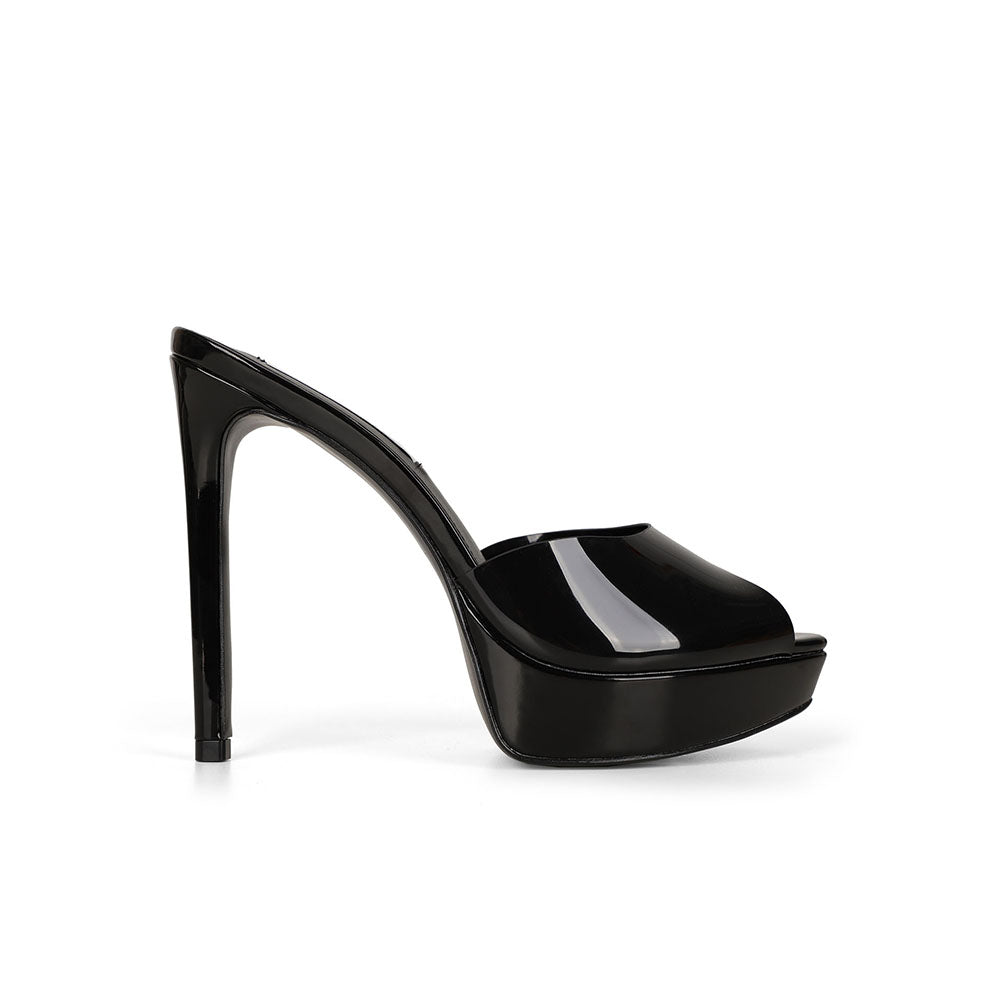 Vega platform sandal in black patent leather, side view