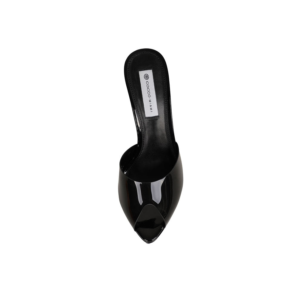 Vega platform sandal in black patent leather, top view of the footbed