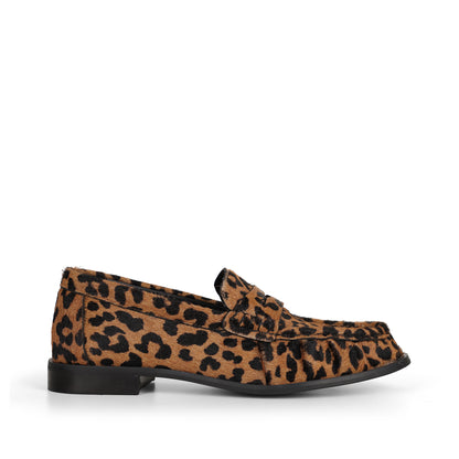 Mocasín Martina de piel con pelo leopardo