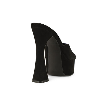Mule de plataforma Valentina de piel negra